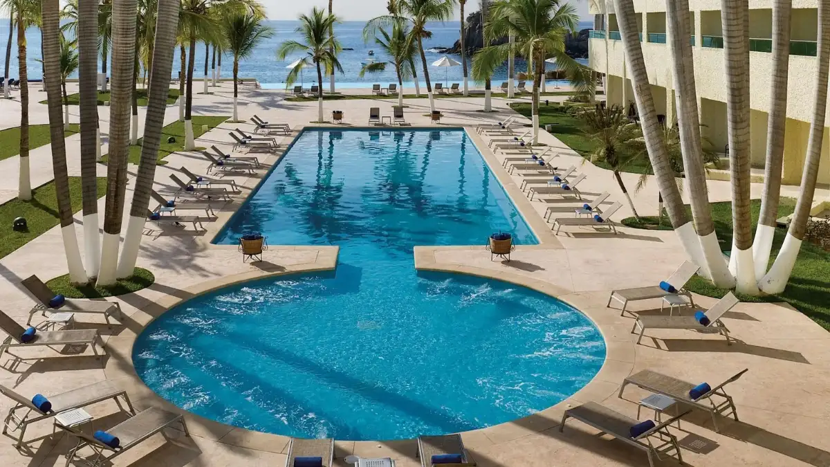 Key-shaped blue swimming pool at Dreams Huatulco Resort & Spa in Mexico